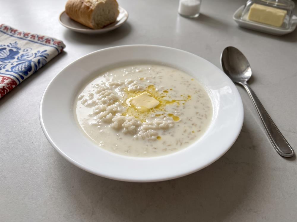 Молочный рисовый суп с маслом