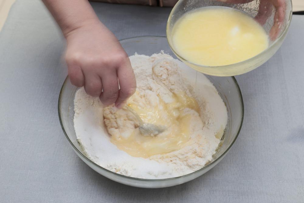 Замешиваем тесто