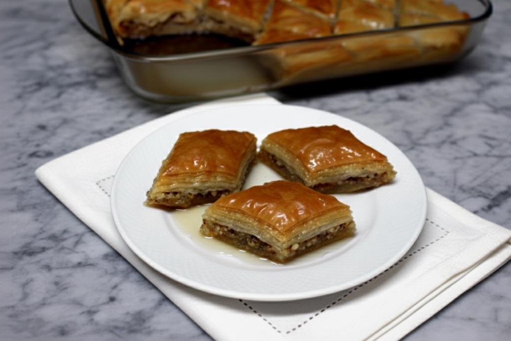 Домашняя пахлава из теста фило с орехами