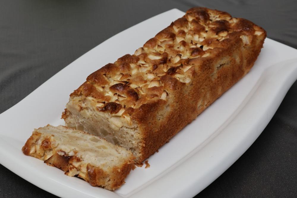 Яблочный пирог с тахини и миндальной мукой