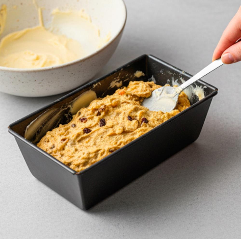 Выложить тесто в форму