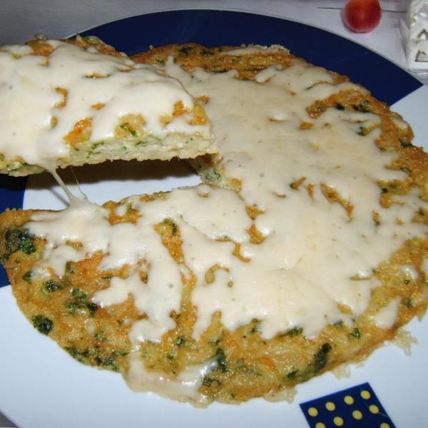 Вермишелевая запеканка с зеленью и сыром