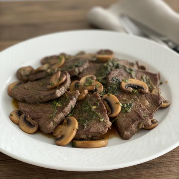 Жаркое из говядины с грибным соусом